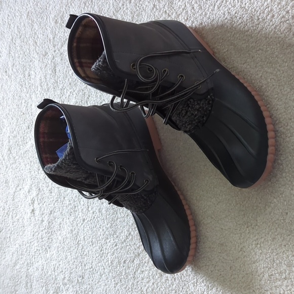 Simply Southern Duck Boots - Picture 4 of 8